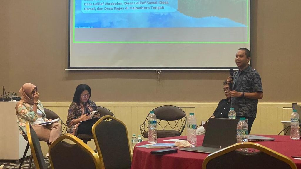 Forum diskusi mengenai dampak kegiatan pertambangan nikel di Halmahera Tengah dan publikasi riset Aksi Ekologi dan Emansipasi Rakyat (AEER), Senin (31/7/2023), di Jakarta.