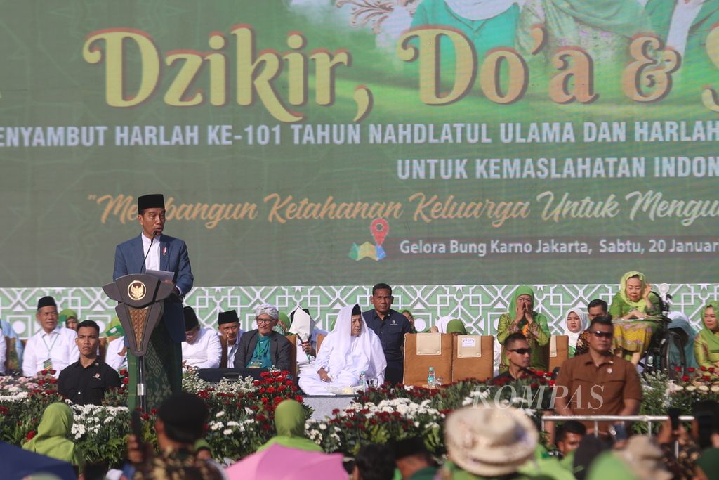Presiden Joko Widodo memberikan sambutan saat mengikuti hari lahir (harlah) ke-78 Muslimat Nahdlatul Ulama (NU) di Stadion Gelora Bung Karno, Jakarta, Sabtu (20/1/2024). 