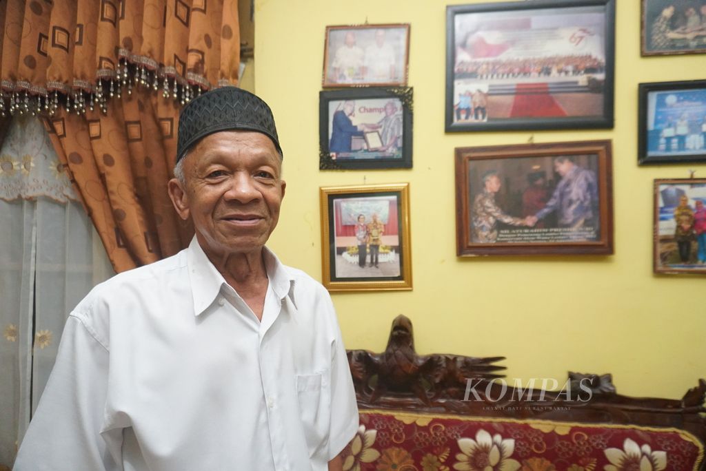Sangadi atau kepala Desa Mengkang 2007-2018, Marsidi Kadengkang (65), ketika ditemui di rumahnya, 13 Juli 2022, di Kopandakan, Kotamobagu, Sulawesi Utara