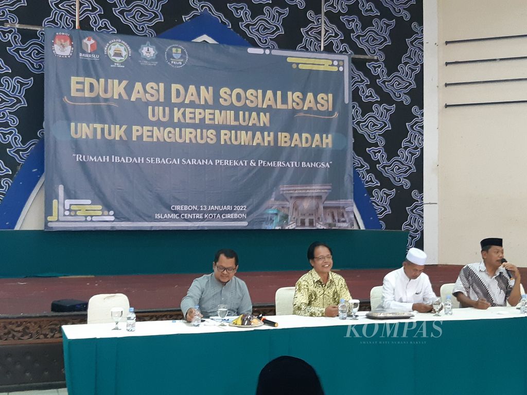 Suasana kegiatan Edukasi dan Sosialisasi UU Kepemiluan untuk Pengurus Rumah Ibadah, di Islamic Center Kota Cirebon, Jawa Barat, Jumat (13/1/2023). Kegiatan itu untuk mengantisipasi adanya kampanye di rumah ibadah menjelang Pemilu 2024.