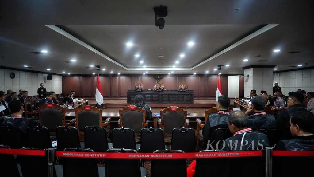 Suasana saat digelar sidang perselisihan hasil pemilihan umum pemilihan legislatif di ruang sidang panel 3 Mahkamah Konstitusi, Jakarta, Senin (29/4/2024). 