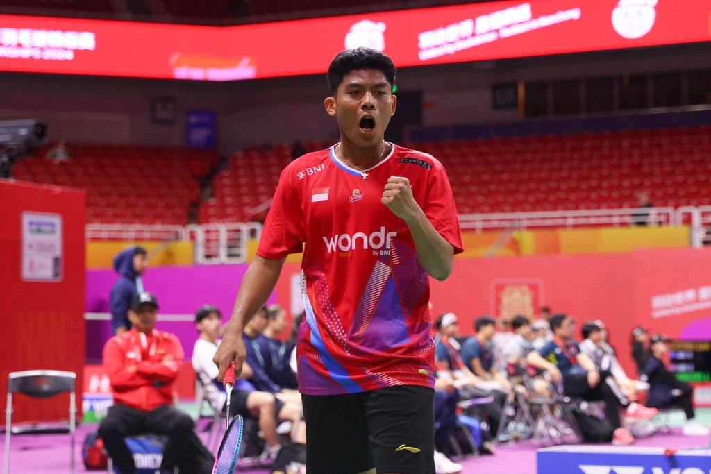 Mohammad Zaki Ubaidillah membawa Indonesia unggul setelah mengalahkan Pranay Shettigar (India) dengan skor 11-1 pada perempat final Kejuaraan Piala Suhandinata. Setelah mengalahkan India 110-92 di Nanchang International Sports Centre, Kamis (3/10/2024). Indonesia akan melawan Jepang di semifinal.