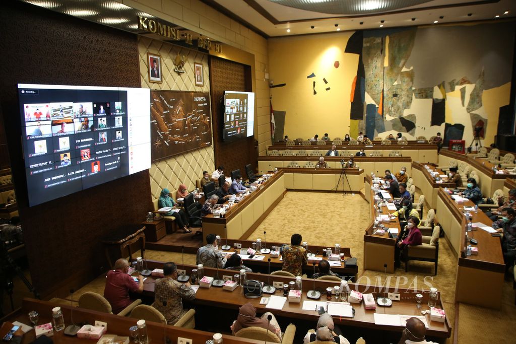 Suasana rapat Komisi II DPR di Kompleks Parlemen, Senayan, Jakarta, Rabu (19/1/2022). 