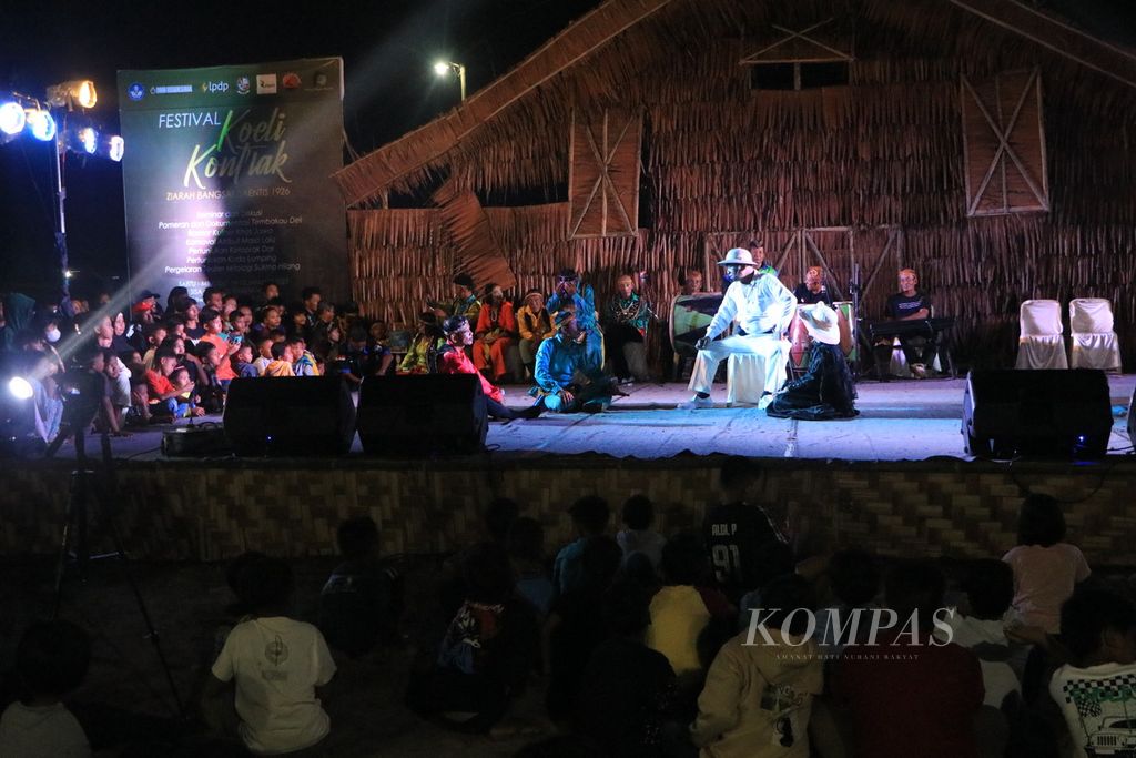 Festival Koeli Kontrak menampilkan kesenian rakyat ketoprak dor di Kebun Saentis, Kecamatan Percut Sei Tuan, Kabupaten Deli Serdang, Sumatera Utara, Sabtu (14/1/2023). Festival itu menampilkan kesenian rakyat yang lahir dari peradaban Jawa Deli di perkebunan tembakau Sumatera. 