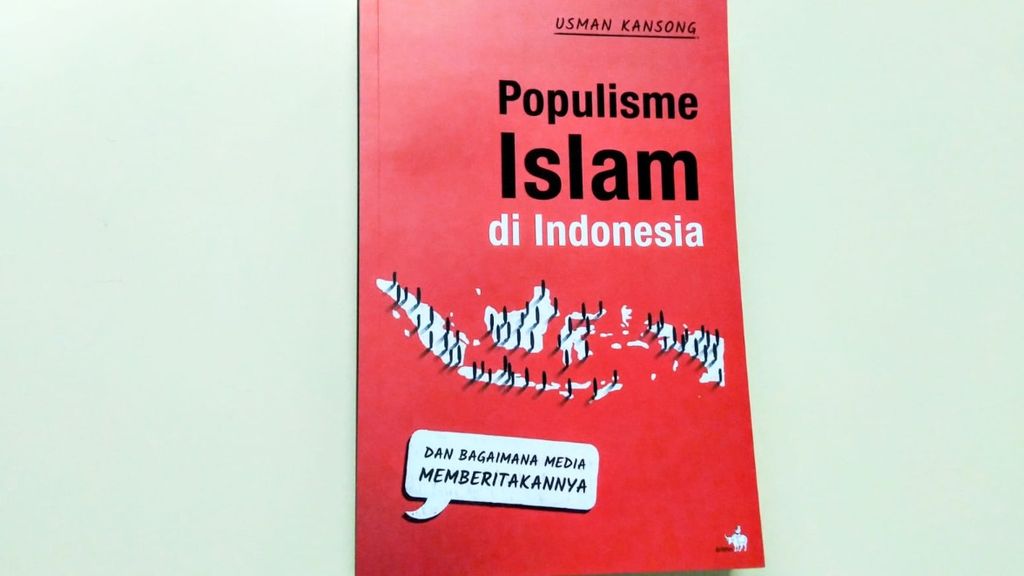 Halaman muka buku berjudul <i>Populisme Islam di Indonesia dan Bagaimana Media Memberitakannya.</i>