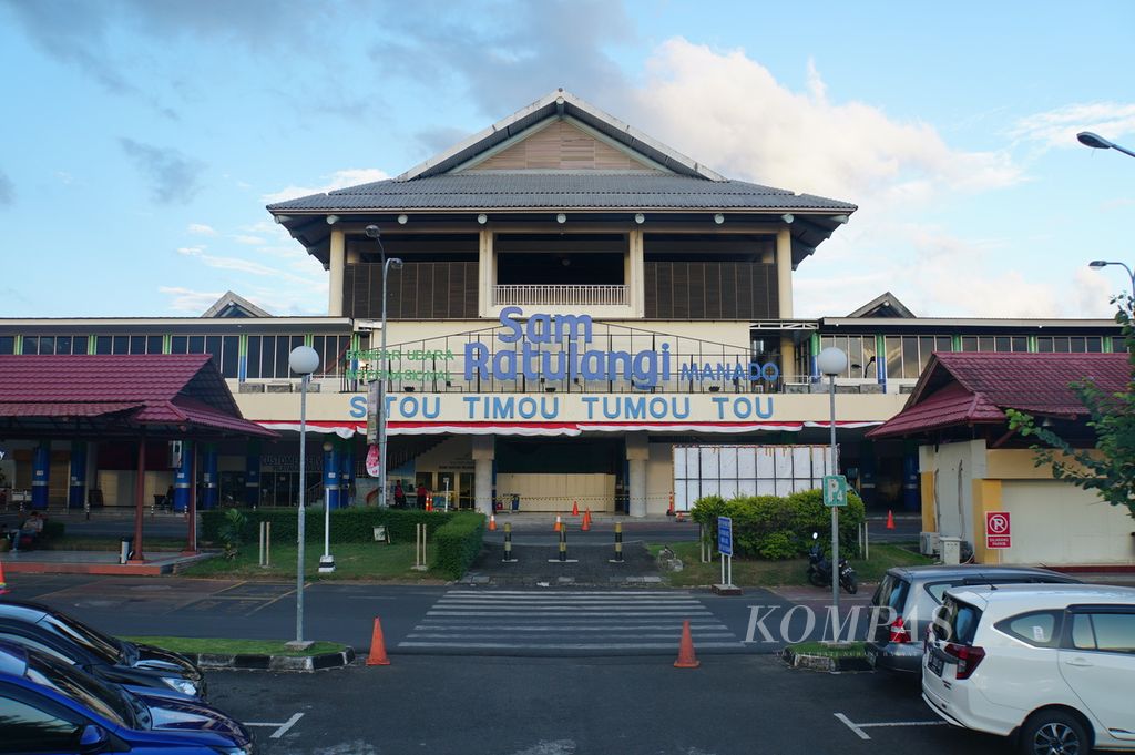 Proyek Perluasan Bandara Sam Ratulangi di Manado, Sulawesi Utara, terus berlangsung di tengah pandemi Covid-19, Kamis (27/8/2020). Proyek bernilai Rp 477 miliar itu ditargetkan selesai pada akhir 2020.