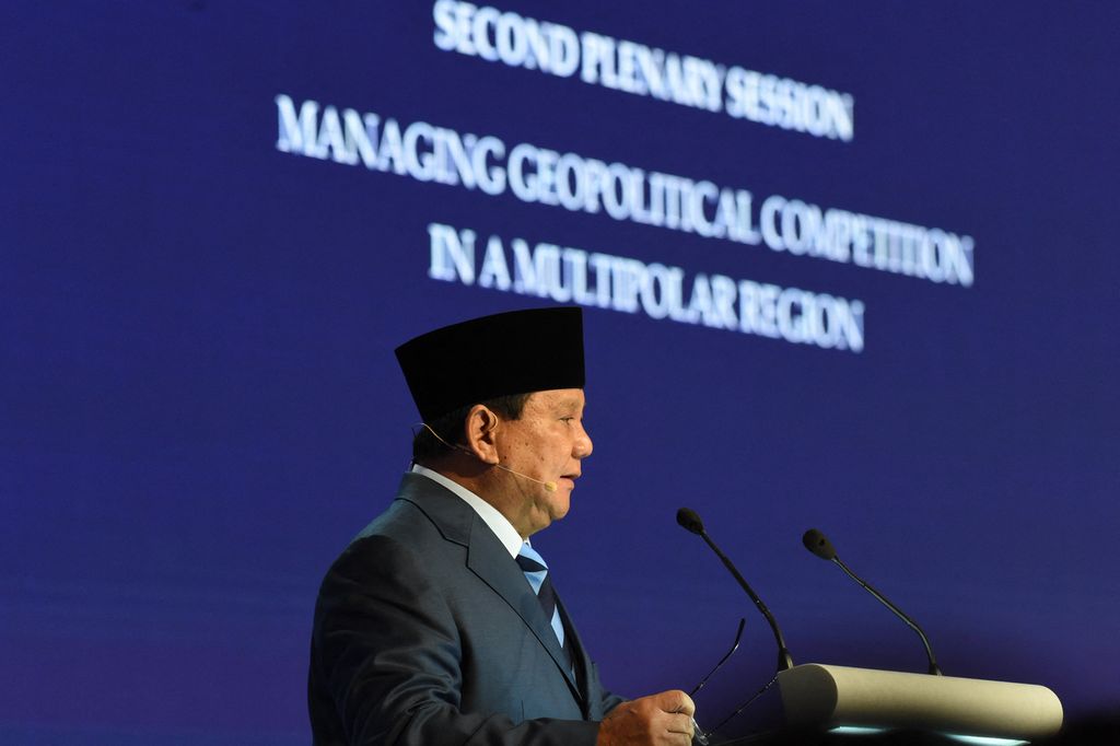 Prabowo Subianto, Menteri Pertahanan Indonesia, berbicara di ajang Shangri-La Dialogue, di Singapura, Sabtu (11/6/2022). 