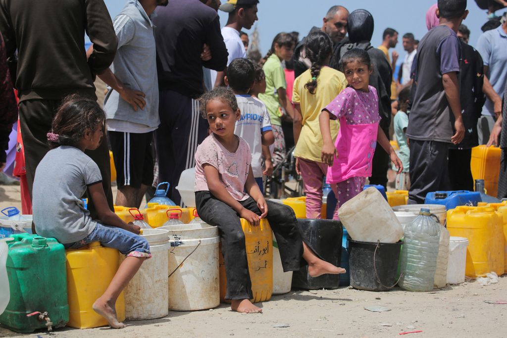 Refugees from Palestine queue for drinking water at the Deir al-Balah refugee camp, Gaza Strip, on May 21, 2024. 