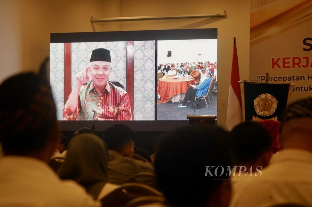 Ketua Keluarga Alumni Universitas Gadjah Mada yang juga Gubernur Jawa Tengah Ganjar Pranowo menjadi pembicara kunci dalam seminar yang dihelat Kagama dan Universitas Halu Oleo, Jumat (4/8/2023), di Kendari, Sulawesi Tenggara.