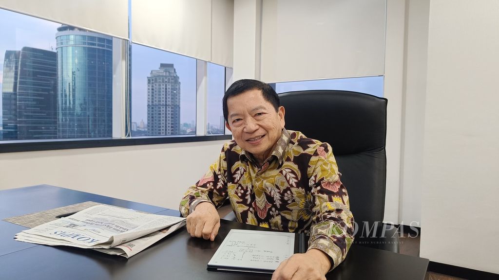 Menteri Perencanaan Pembangunan Nasional/Kepala Bappenas Suharso Monoarfa saat ditemui di Menara Bappenas, Jakarta, Kamis (30/11/2023).