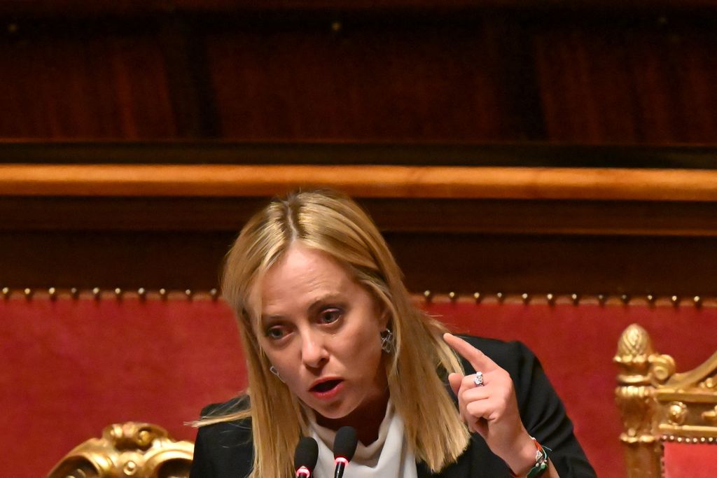 Perdana Menteri Italia Giorgia Meloni berbicara di depan Senat Italia menjelang mosi percaya terhadap pemerintahannya di Istana Madama di Roma, 26 Oktober 2022. 
