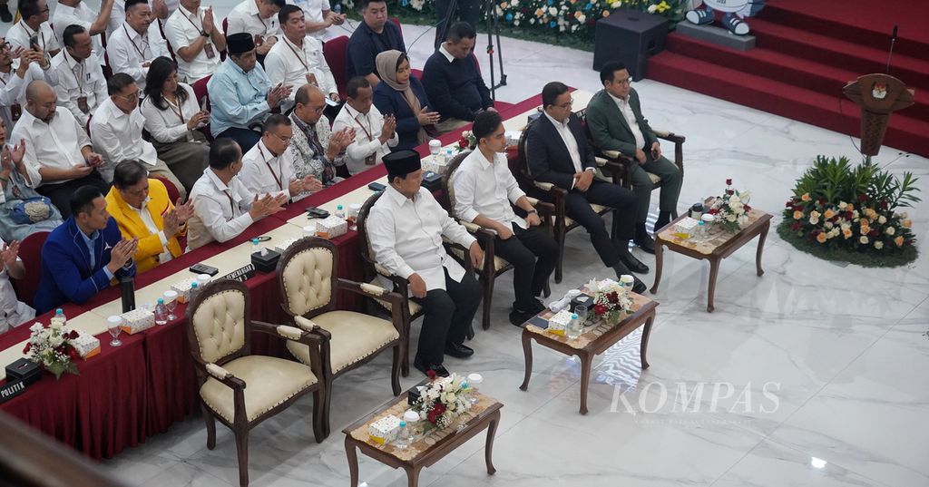The atmosphere of the seating arrangement for presidential candidates and supporting political parties during the Open Plenary Meeting for the Determination of the Elected President and Vice President Candidates for the 2024 General Elections at the KPU Building in Jakarta on Wednesday (24/4/2024).