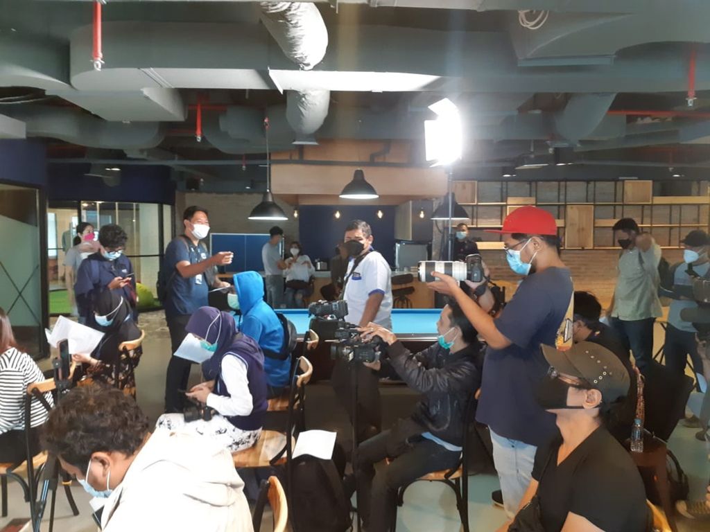 Para jurnalis meliput peluncuran trailer dan konferensi pers Kisah untuk Geri di Jakarta, Rabu (10/2/2021).