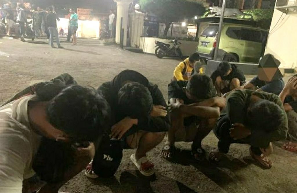Kepolisian Sektor Citeureup menahan sekelompok pemuda karena aksi tawuran pada Sabtu (9/7/2022) dini hari.