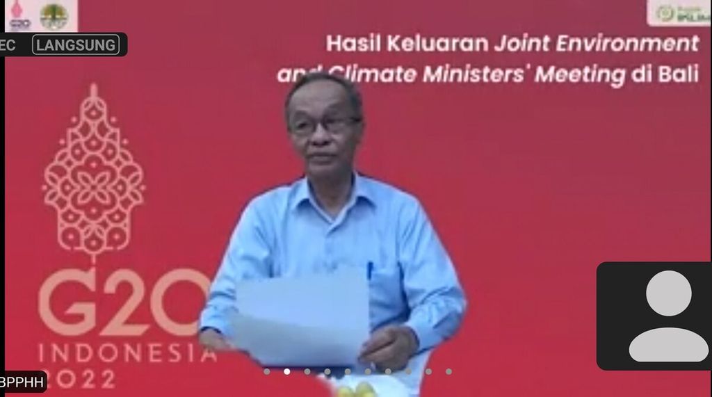 Tangkapan layar dari forum diskusi Pojok Iklim Kementerian Lingkungan Hidup dan Kehutanan, yang diselenggarakan secara di dalam jaringan (daring), Rabu (7/9/2022). Ketua Dewan Pengarah Perubahan Iklim Indonesia Sarwono Kusumaatmadja memberikan sambutan pengantar diskusi Pojok Iklim KLHK. 