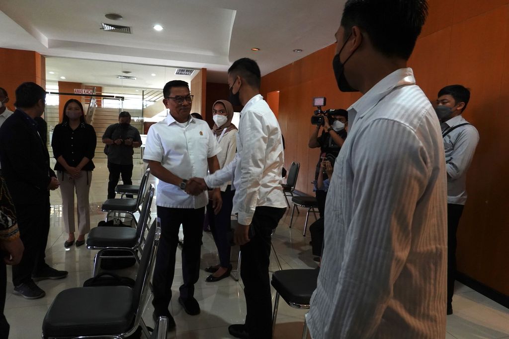 Kepala Staf Kepresidenan Moeldoko memantau secara langsung proses seleksi wawancara peserta Sekolah Staf Kepresidenan (SSP) di Gedung Krida Bhakti Jakarta, Kamis (14/7/2022).