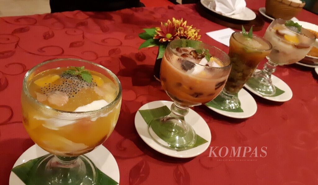 Aneka Es disuguhkan dalam jamuan buka puasa bertema 101 Street Foods of Southeast Asia and a Blissful Holiday di Hotel Tugu Kota Malang, Jawa Timur, Selasa (7/5/2019).