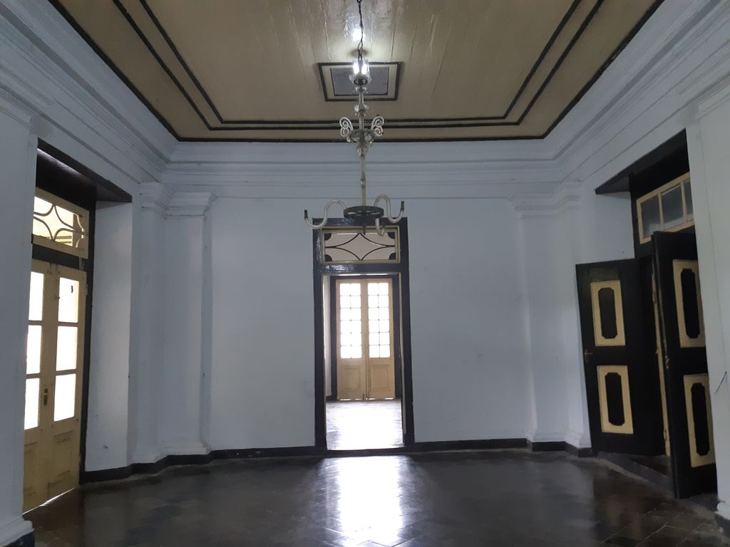 Ruang bagian tengah Istana Mini di Banda Neira, Kabupaten Maluku Tengah, Maluku seperti terlihat, Senin (20/6/2022).
