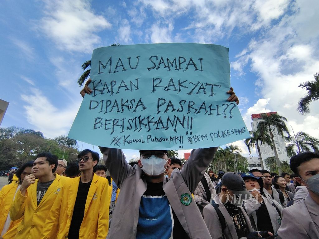 Ratusan mahasiswa dari 10 perguruan tinggi di Palembang dan sekitarnya kompak melakukan aksi Kawal Putusan MK di Palembang, Sumatera Selatan, Kamis (22/8/2024).