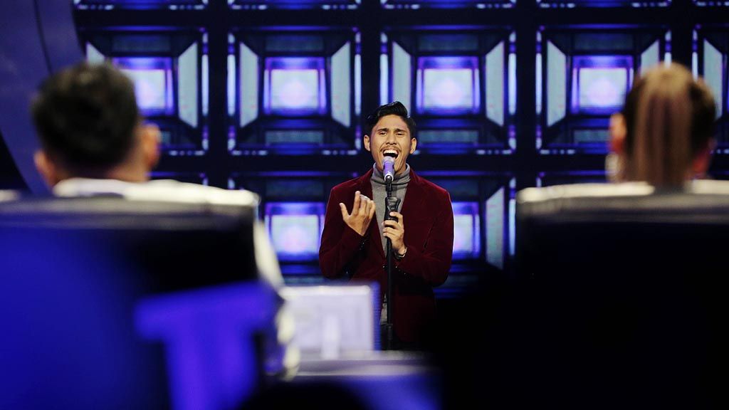 Peserta tampil dalam babak showcase Indonesian Idol 2018 di RCTI, Senin (15/1).
