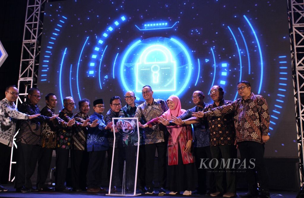 Suasana Kick Off Literasi Digital Sektor Pendidikan di Jakarta, Kamis (23/2/2023) malam. Tahun ini, Kementerian Komunikasi dan Informatika fokus mendongkrak literasi keamanan digital yang masih rendah.