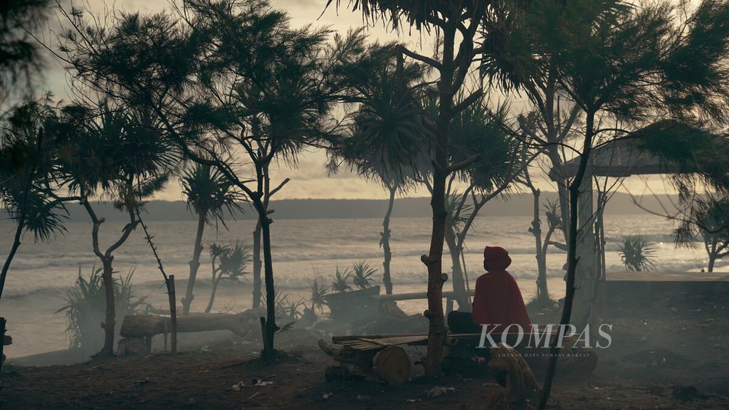 Pantai Pancer Puger di Puger Kulon, Kabupaten Jember, Jawa Timur, Sabtu (11/12/2021). 