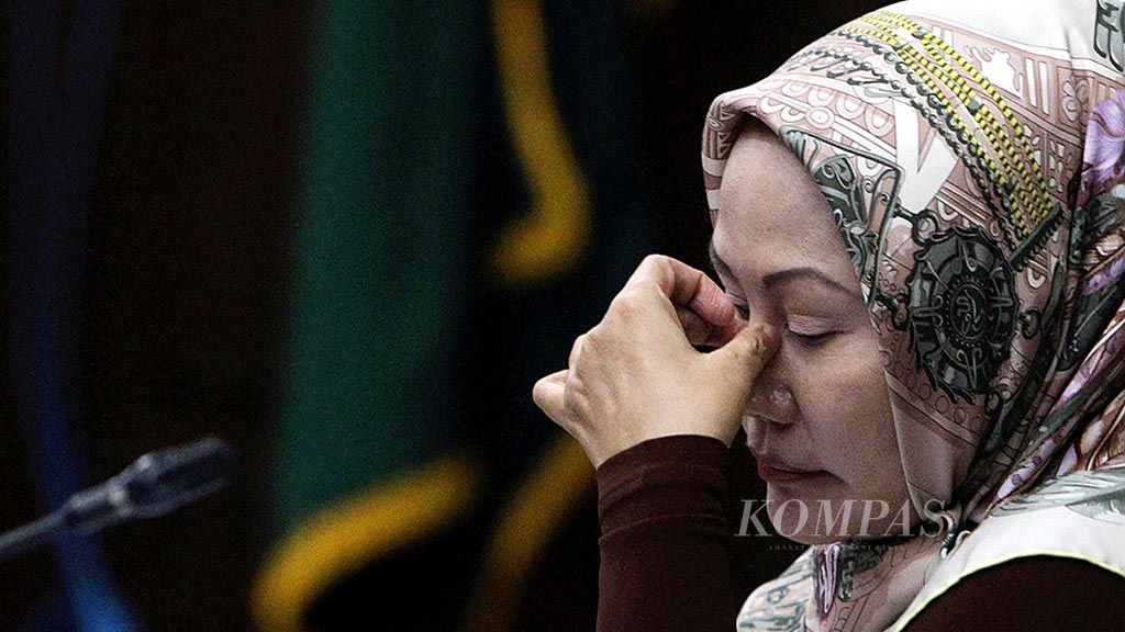 Terdakwa perkara korupsi APBD Banten yang juga mantan Gubernur Banten  Atut Chosiyah menjalani sidang dengan agenda pemeriksaan saksi di Pengadilan Tindak Pidana Korupsi Jakarta, Rabu (8/3).
