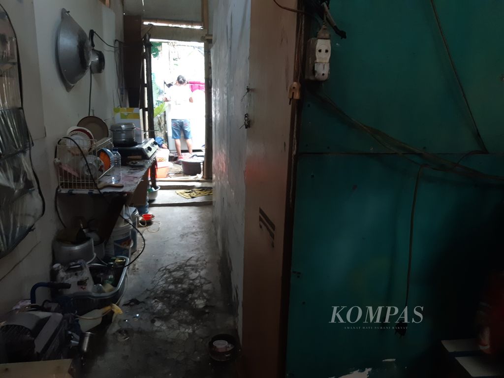 The situation of homes in temporary housing located on Tongkol Street, Ancol Village, Pademangan District, North Jakarta, on Sunday (May 26, 2024). They live there after being evicted from the Bayam Flats Village.