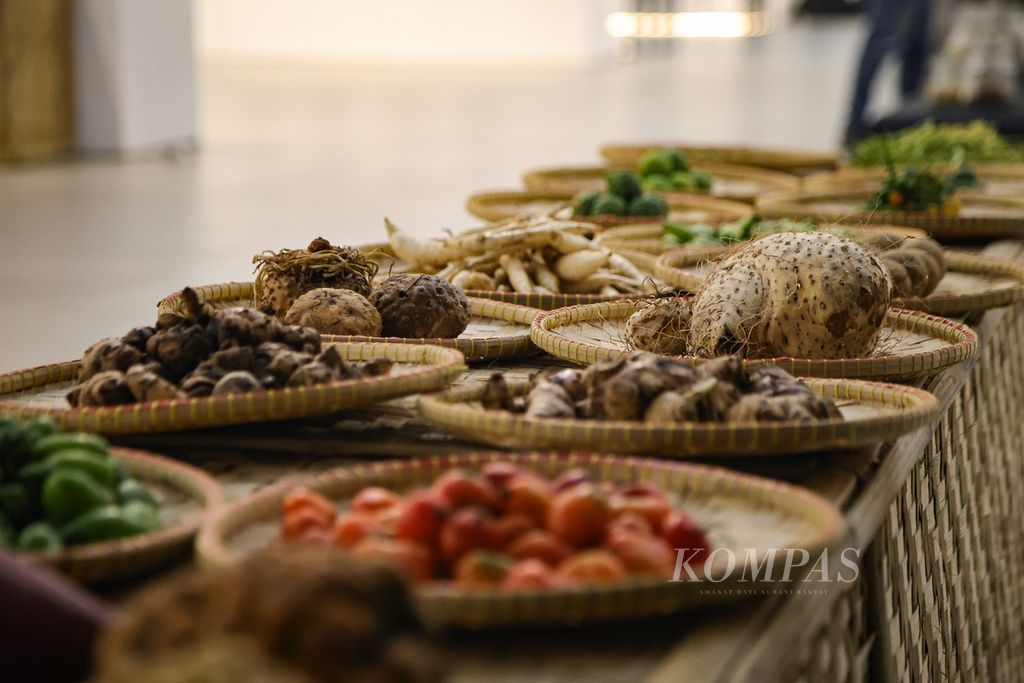 Berbagai bahan pangan dipamerkan dalam rangkaian acara "Merayakan Gastronomi Indonesia" di Taman Ismail Marzuki, Jakarta, Jumat (2/2/2024).