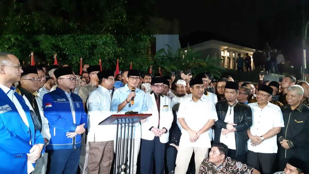Sandiaga Salahuddin Uno memberikan sambutan seusai deklarasi pasangan Prabowo Subianto-Sandiaga di Pilpres 2019 yang diusung koalisi tiga partai, Gerindra, PAN dan PKS, di kediaman Prabowo, Jalan Kertanegara, Jakarta, Kamis (9/8/2018).