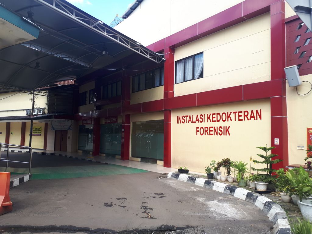 Instalasi Forensik RS Polri, Kramat Jati, Jakarta Timur, Sabtu (7/1/2023). Jenazah korban mutilasi di Tambun Selatan, Bekasi, Jawa Barat, masih tersimpan di sana untuk keperluan penyelidikan. 