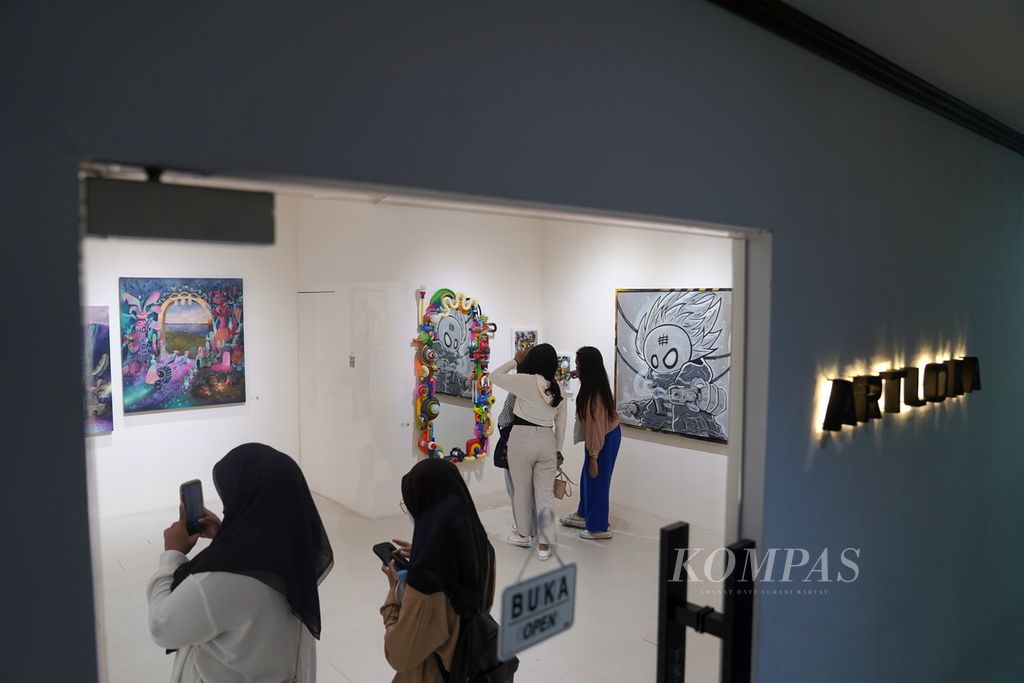 Pameran bertajuk Art Coolture di Galeri Artloka, Jakarta Art Hub, Jakarta Pusat, Rabu (7/2/2024). Sebanyak lima seniman, yakni Fauzan, Popomangun, Rato Tanggela, Reexp dan Rosyad, berpameran di tempat tersebut. 