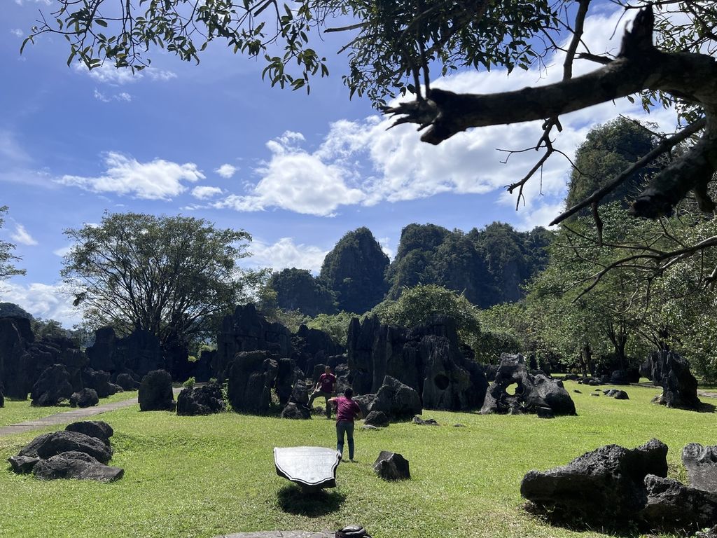 Taman Prasejarah Leang-Leang di Maros, Sulawesi Selatan, menjadi lokasi Temu Seni Performans yang berlangsung sepekan selama Senin-Minggu (1-7/8/2022).