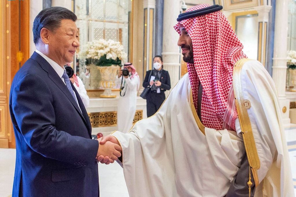Putra Mahkota Arab Saudi Pangeran Mohammed bin Salman menerima Presiden China Xi Jinping di Riyadh pada Desember 2022