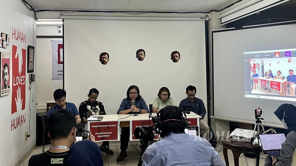 Suasana konferensi pers menyikapi perkembangan kasus Munir dan aksi Bjorka di Kantor Kontras, Jakarta, Selasa (13/9/2022).