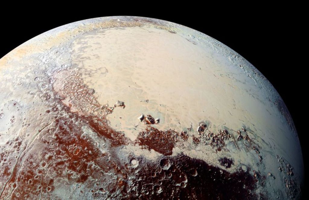 Citra dataran Sputnik Planitia di permukaan planet katai Pluto yang diambil wahana New Horizons milik Badan Penerbangan dan Antariksa Nasional Amerika Serikat (NASA) selama terbang melintasi Pluto pada Juli 2015. Dataran Sputnik Planitia dilapisi oleh es nitrogen dan terdapat lautan air cair di bagian bawahnya.