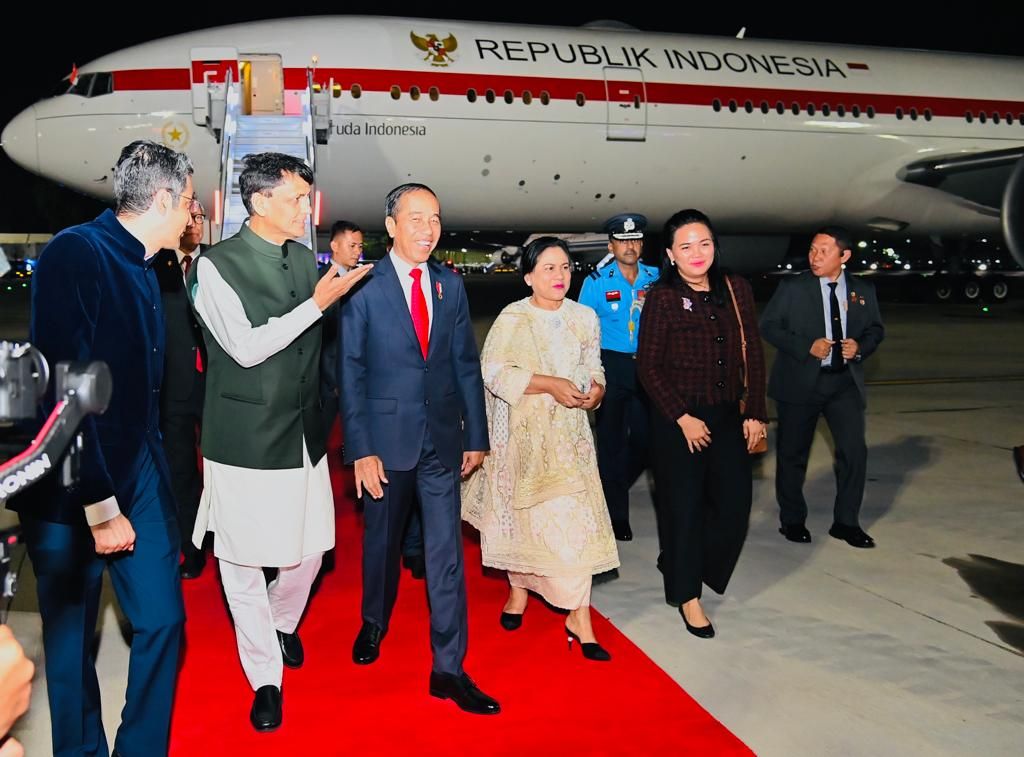 Presiden Jokowi dan Nyonya Iriana serta rombongan tiba di Air Force Station (AFS) Palam, New Delhi, India, Jumat (8/9/2023) pukul 19.40 waktu setempat atau pukul 21.10 WIB. 