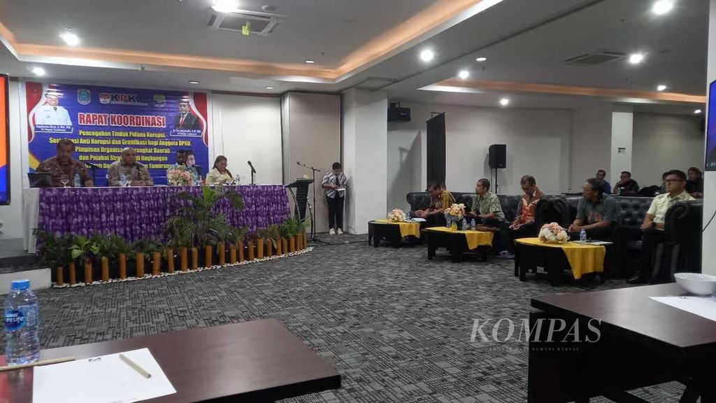 Direktorat Koordinasi dan Supervisi Komisi Pemberantasan Korupsi (KPK) bersama dengan Satuan Tugas Penindakan melaksanakan rapat koordinasi pemantauan dan evaluasi program pencegahan korupsi bersama Pemerintah Kabupaten dan DPRD Tambrauw di Sorong, Papua Barat Daya, Jumat (5/7/2024).