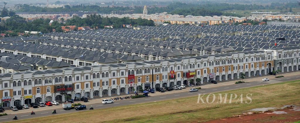 A row of shophouses combined in a housing complex in Serpong, South Tangerang, Banten.