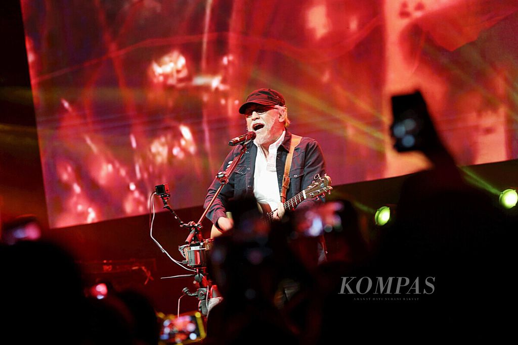 Konser Iwan Fals, ”Nyanyian yang Tersimpan”, di Livespace SCBD, Jakarta, 16 Desember 2018.