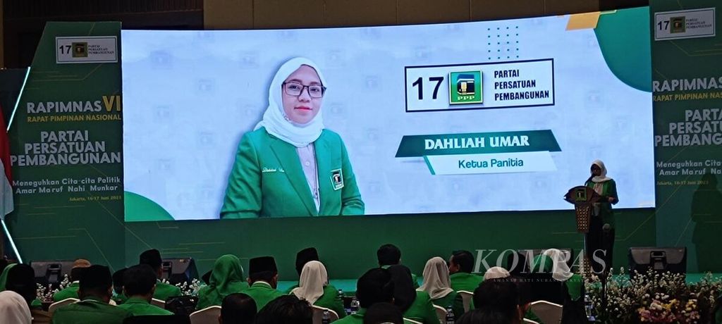 Dahliah Umar, kader Partai Persatuan Pembangunan sekaligus Ketua Panitia Rapat Pimpinan Nasional PPP, membuka acara tersebut di Jakarta, Jumat (16/6/2023).