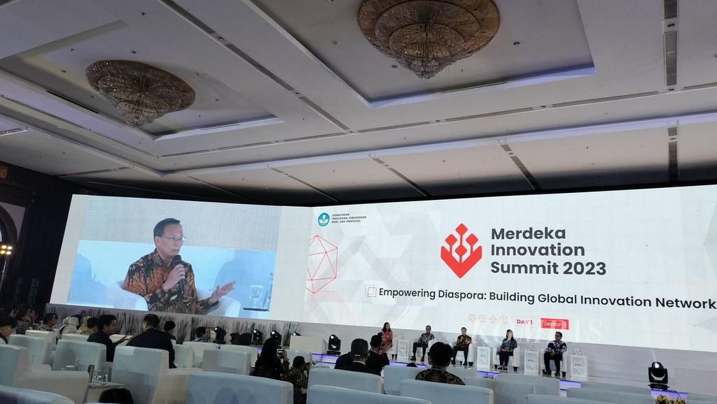 Managing Director Google Indonesia Randy Jusuf dalam acara Merdeka Innovation Summit 2023 yang digelar Kedaireka di Jakarta yang berlangsung hingga Jumat (17/11/2023). Acara itu berbagi tentang program Bangkit untuk menyiapkan talenta digital Indonesia yang andal. 