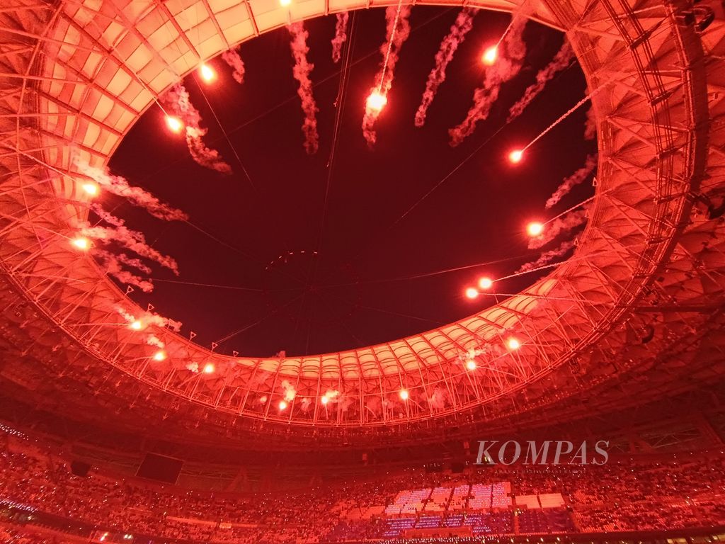 Pesta kembang api meramaikan acara pembukaan Piala Asia 2023 di Stadion Lusail, Doha, Qatar, Jumat (12/1/2024). 