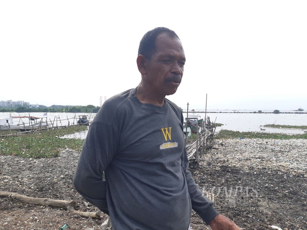 Agus (60), nelayan Kampung Marunda Kepu, Cilicing, Jakarta Utara, saat ditemui pada Rabu (11/1/2023) sore.