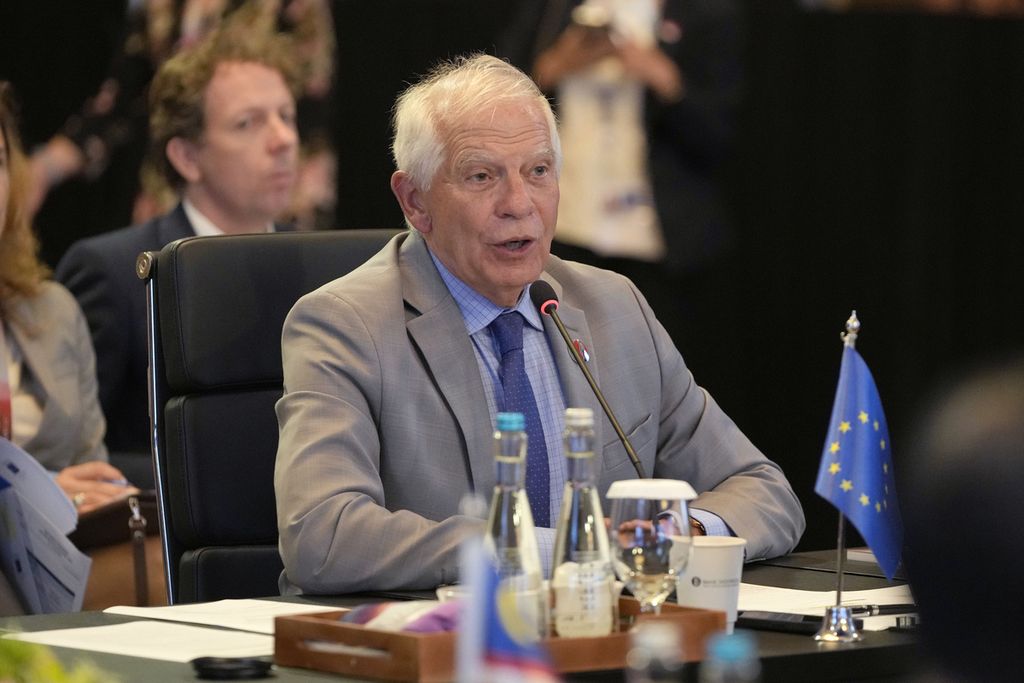 Perwakilan Tinggi Uni Eropa untuk Kebijakan Luar Negeri dan Keamanan Josep Borrell berbicara saat Pertemuan Pasca-Konferensi (PMC) ASEAN dengan Uni Eropa dalam rangkaian Pertemuan Menteri Luar Negeri ASEAN di Jakarta, 13 Juli 2023. 