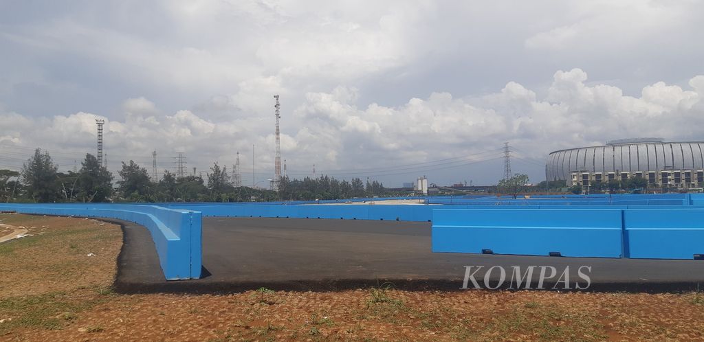 Kondisi lintasan Formula E di kawasan Pantai Karnaval Ancol, Taman Impian Jaya Ancol, Pademangan, Jakarta Utara, Rabu (27/4/2022).