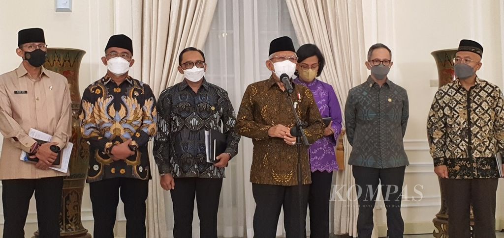 Wakil Presiden Ma'ruf Amin memberikan keterangan seusai rapat pleno ketiga KNEKS tahun 2022 di Istana Wapres, Jakarta, Selasa (20/12/2022).