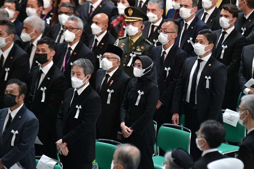 Wakil Presiden Ma’ruf Amin dan Ibu Wury Ma’ruf Amin menghadiri pemakaman kenegaraan mantan Perdana Menteri Jepang Shinzo Abe di Nippon Budokan, Choyoda, Tokyo, Jepang, Selasa (27/9/2022).