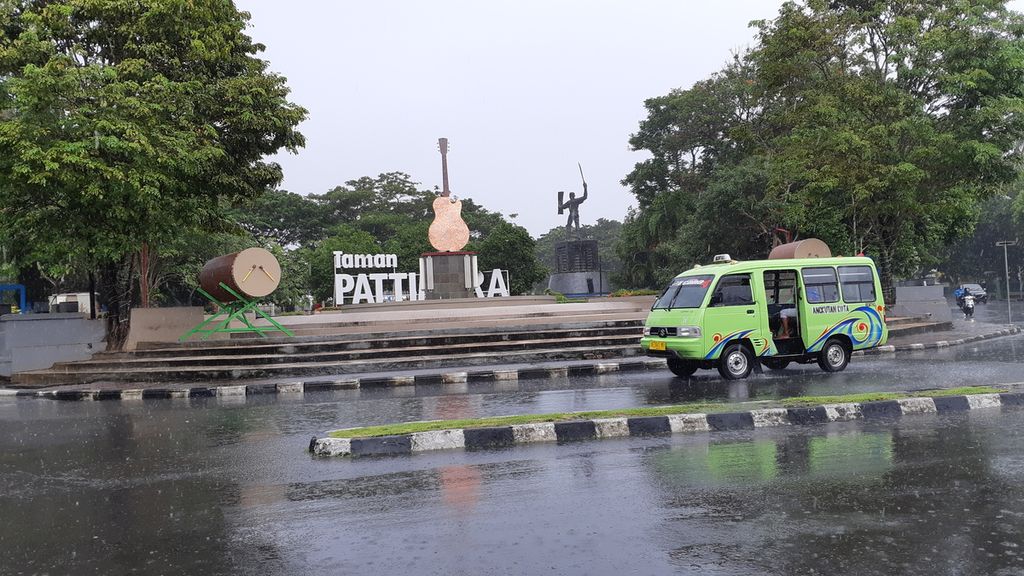 Kondisi Taman Pattimura di Kota Ambon, Maluku, Jumat (22/5/2020). Di taman itu ditempatkan beduk sebagai simbol perayaan Idul Fitri.