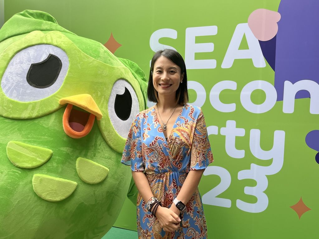 Haina Xiang, Asia Pacific Regional Marketing Director Duolingo, saat konferensi pers di Ho Chi Minh, Vietnam, Kamis (12/10/2023).